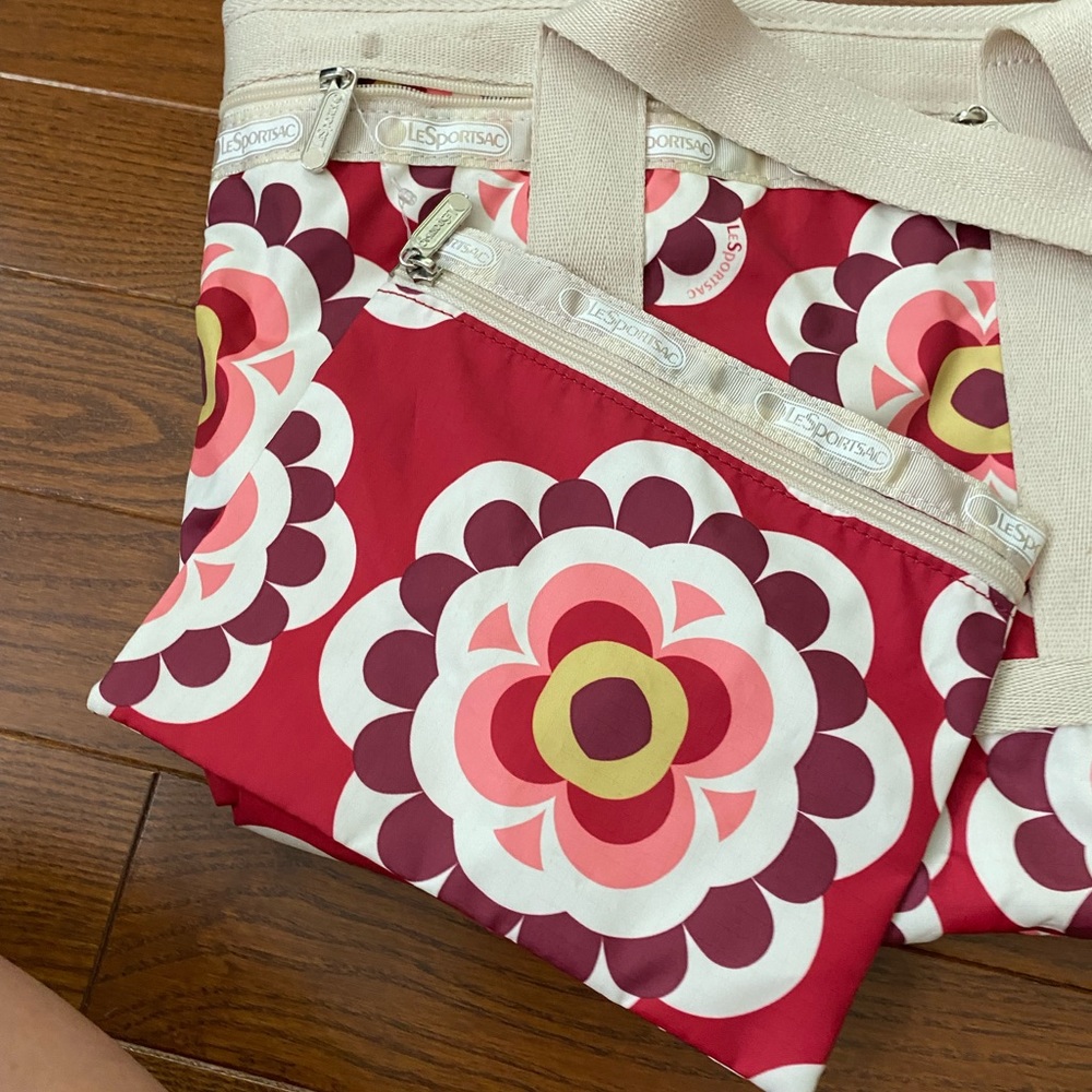 NWOT le sportsac